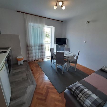 Anka Bunic Bed & Breakfast Rab Town Bagian luar foto