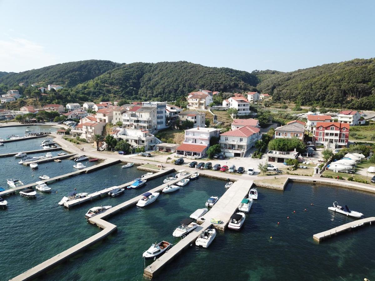 Anka Bunic Bed & Breakfast Rab Town Bagian luar foto