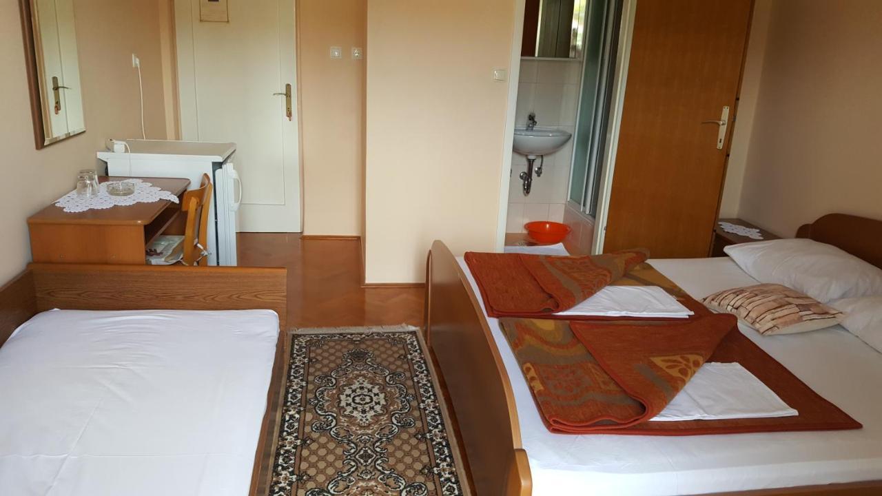 Anka Bunic Bed & Breakfast Rab Town Bagian luar foto