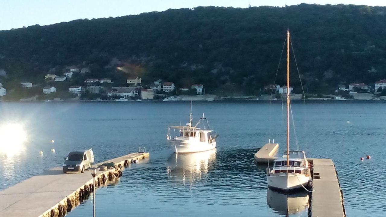 Anka Bunic Bed & Breakfast Rab Town Bagian luar foto