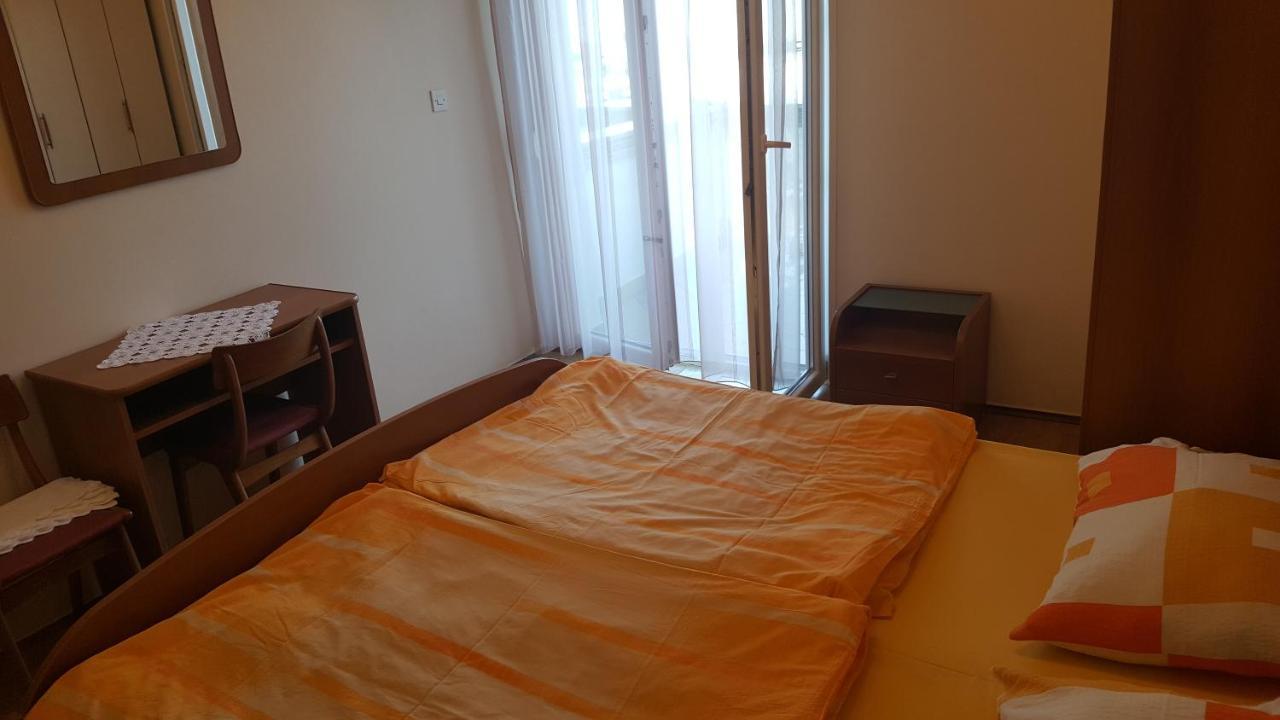 Anka Bunic Bed & Breakfast Rab Town Bagian luar foto