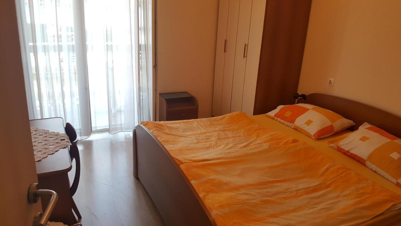 Anka Bunic Bed & Breakfast Rab Town Bagian luar foto