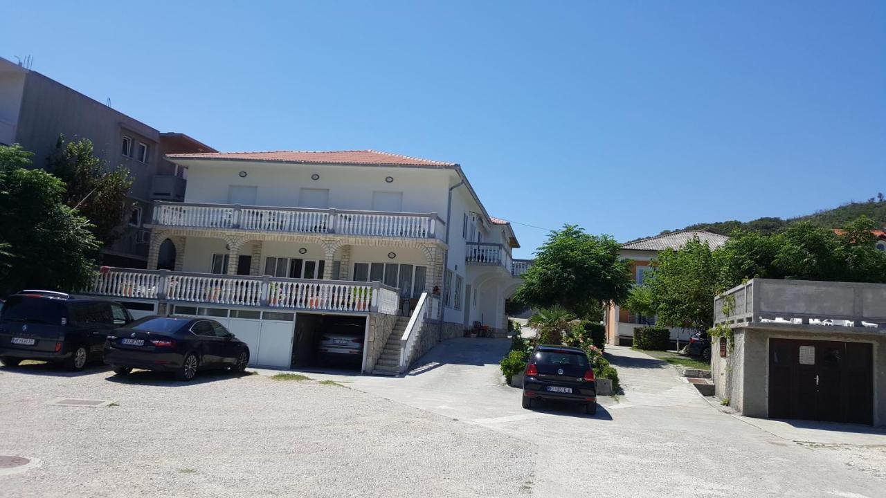 Anka Bunic Bed & Breakfast Rab Town Bagian luar foto