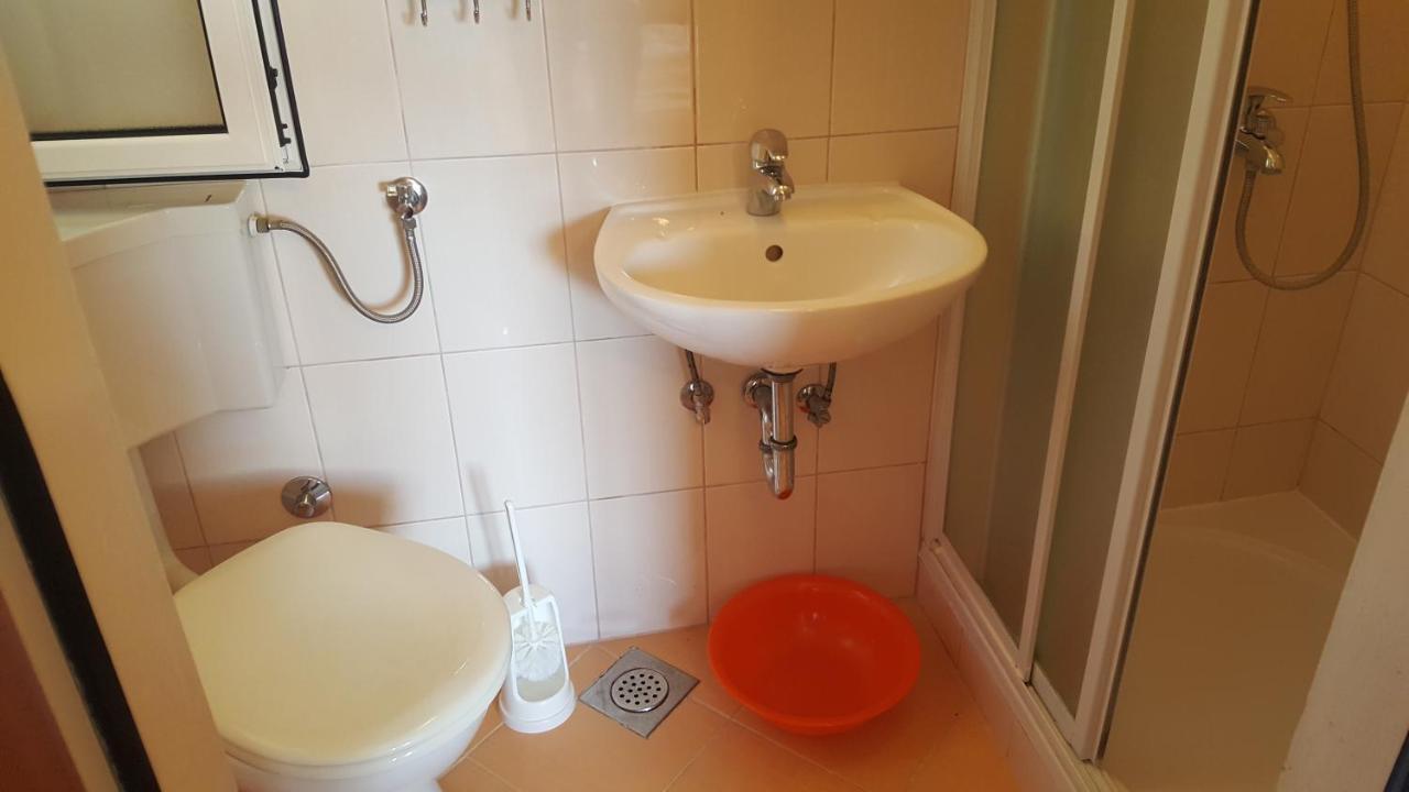 Anka Bunic Bed & Breakfast Rab Town Bagian luar foto