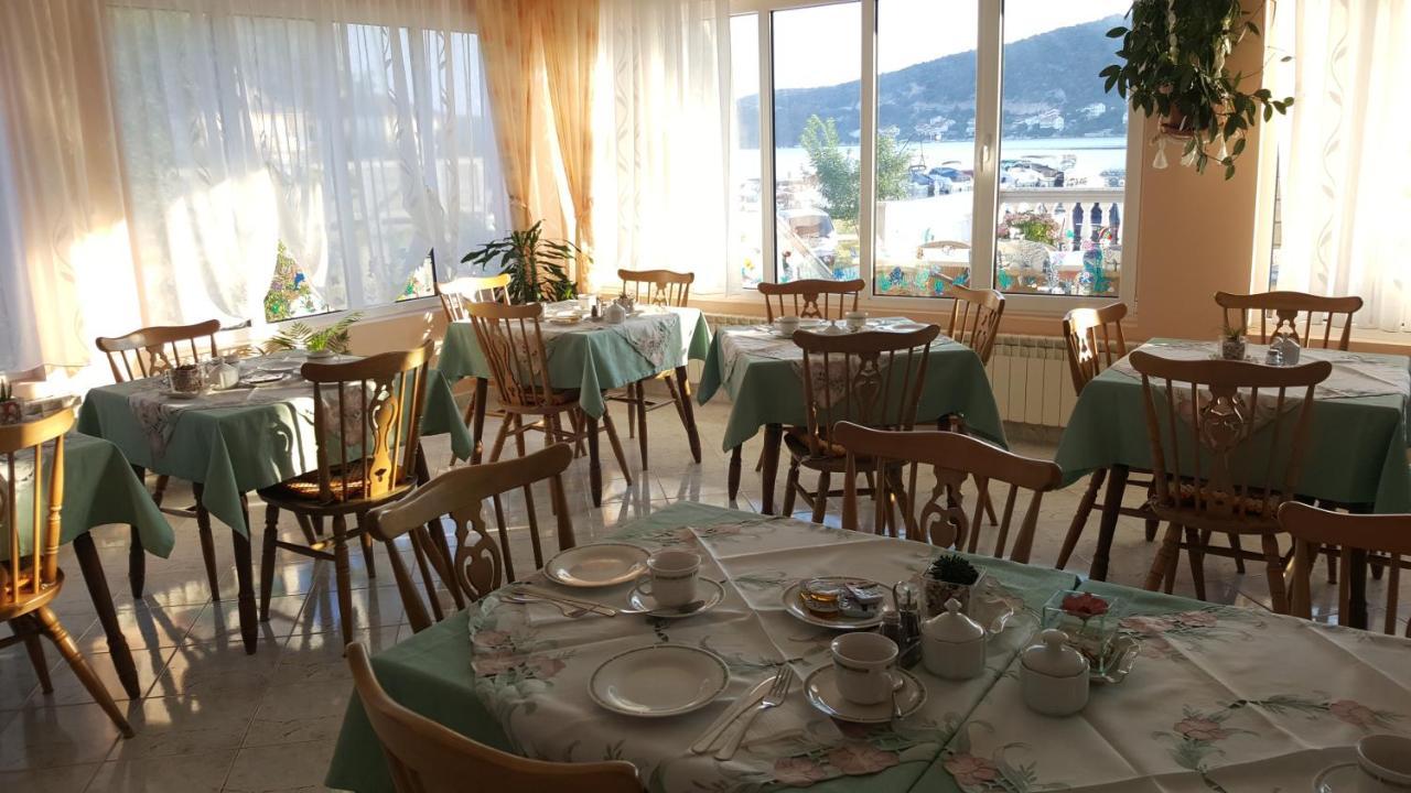 Anka Bunic Bed & Breakfast Rab Town Bagian luar foto