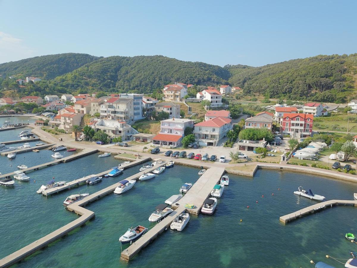 Anka Bunic Bed & Breakfast Rab Town Bagian luar foto