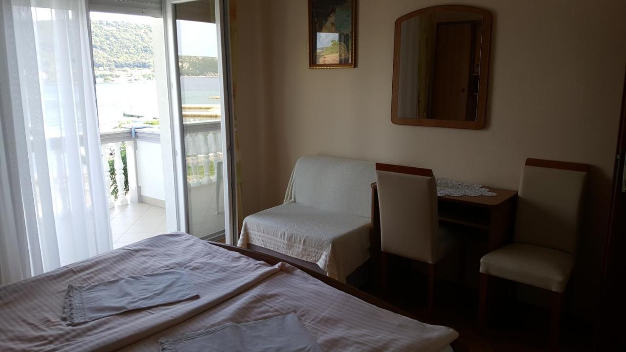 Anka Bunic Bed & Breakfast Rab Town Bagian luar foto