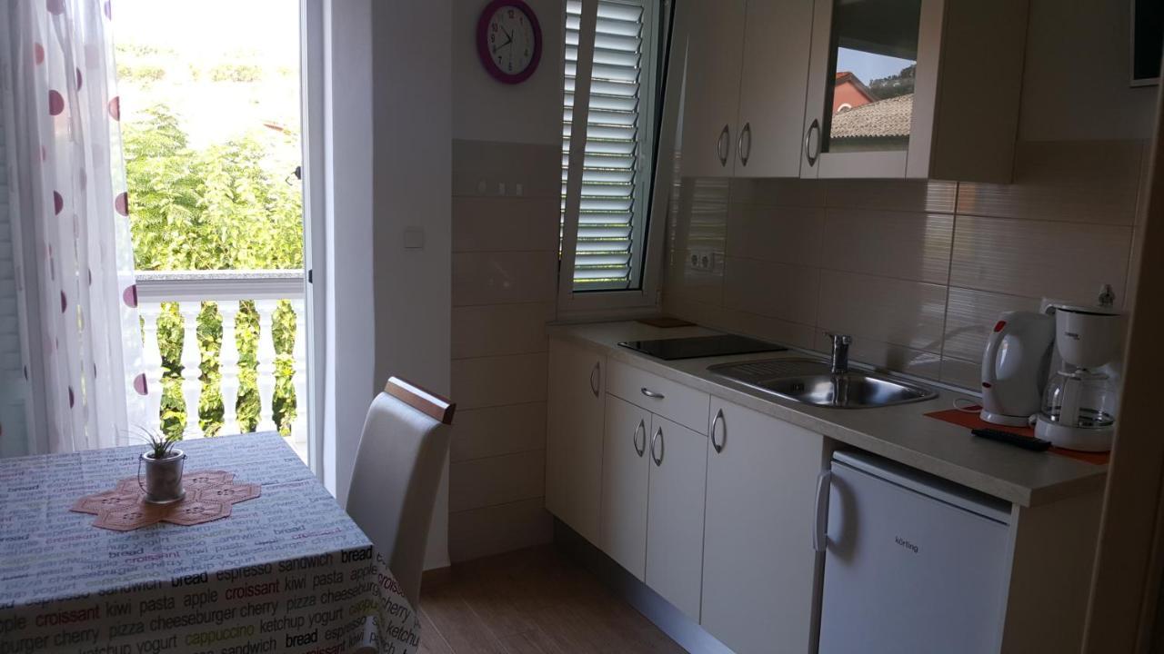 Anka Bunic Bed & Breakfast Rab Town Bagian luar foto