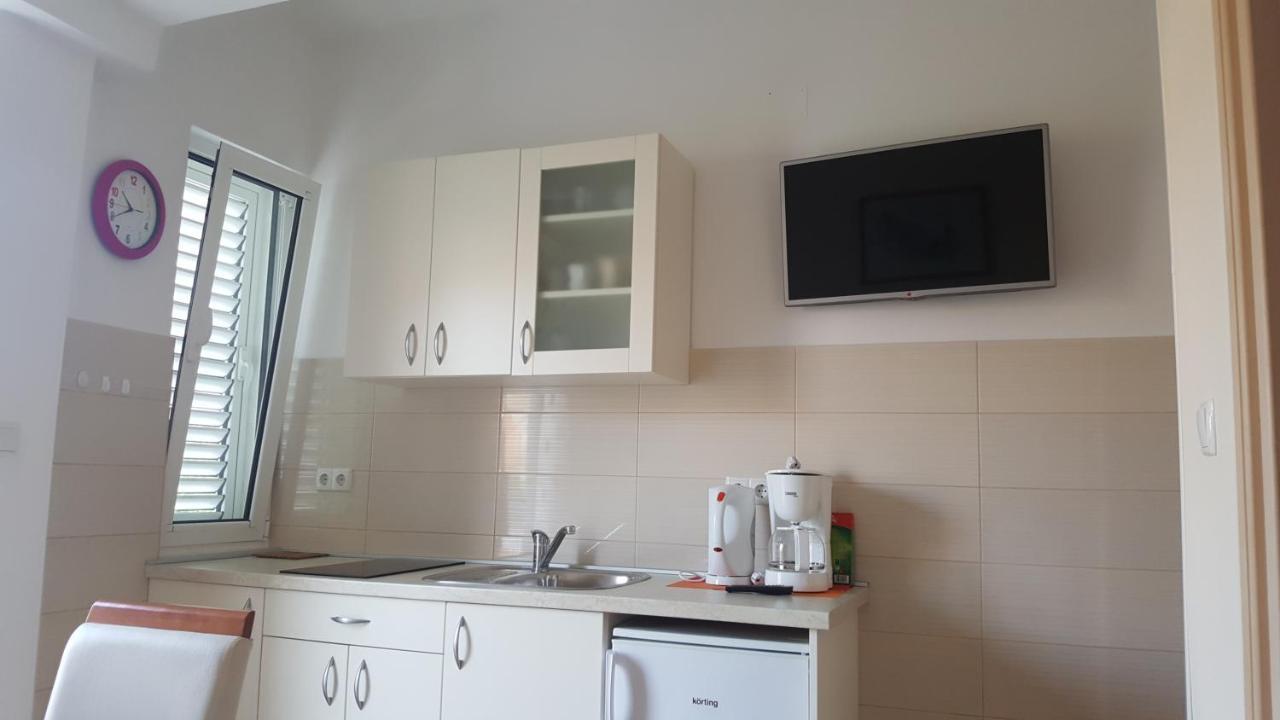 Anka Bunic Bed & Breakfast Rab Town Bagian luar foto