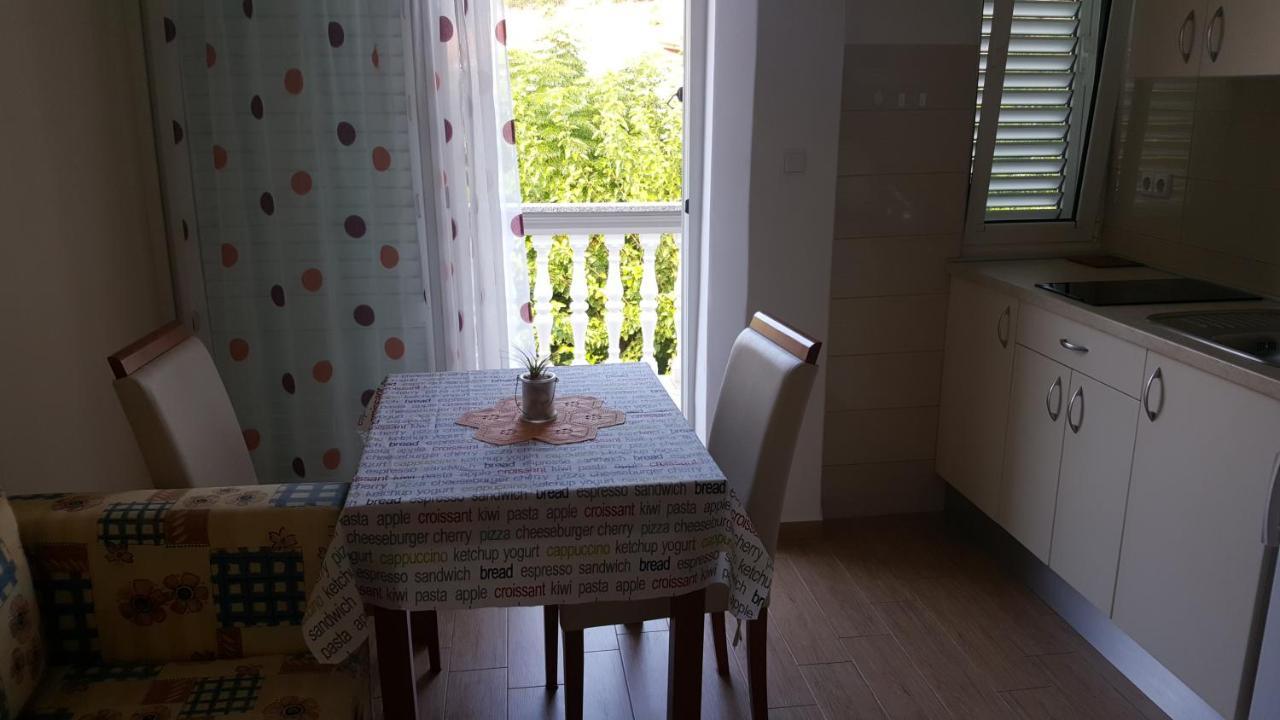 Anka Bunic Bed & Breakfast Rab Town Bagian luar foto