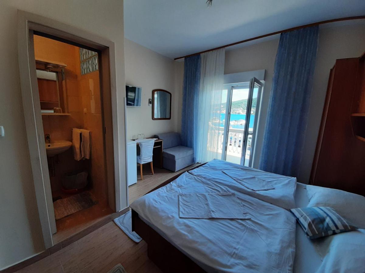 Anka Bunic Bed & Breakfast Rab Town Bagian luar foto
